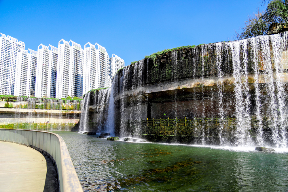 【发现建设一线的春景】波光潋滟的瀑布公园-水投公司 段伊帆.jpg